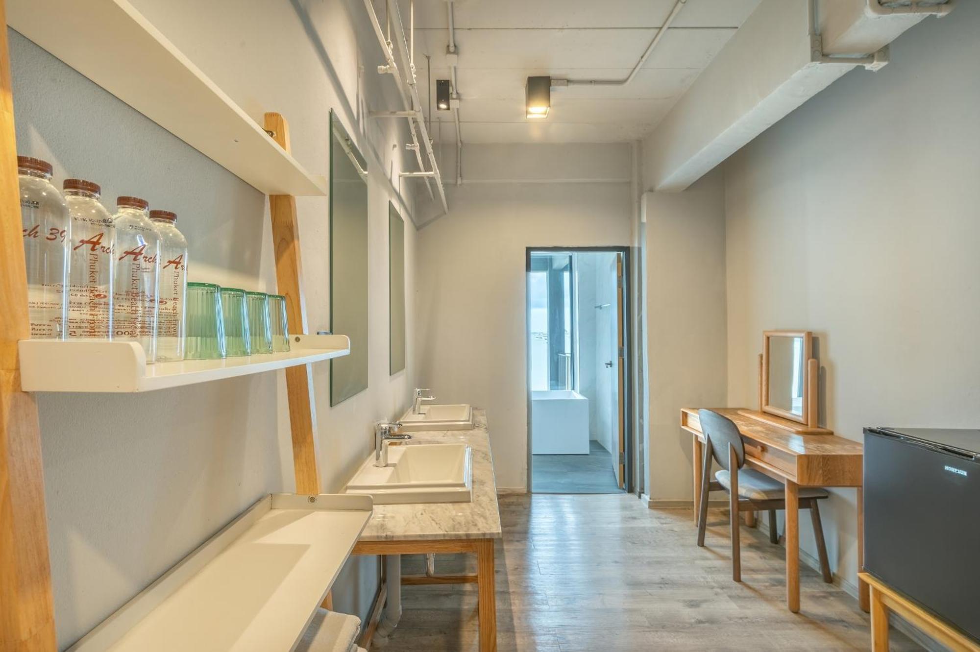 Shin Arch39 Phuket Beach Front - Sha Plus Chalong Ngoại thất bức ảnh